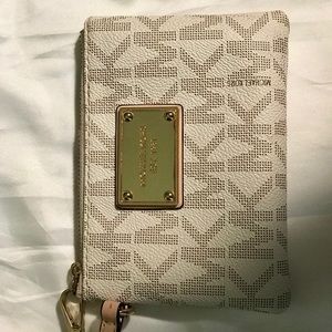 Michael Kors wristlet